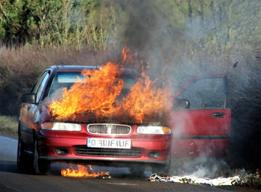 Car on fire, Junction Road near Udiam
cc-by-sa/2.0 - © Patrick Roper - geograph.org.uk/p/5538896